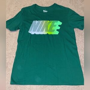 Nike Men's Green T-Shirt